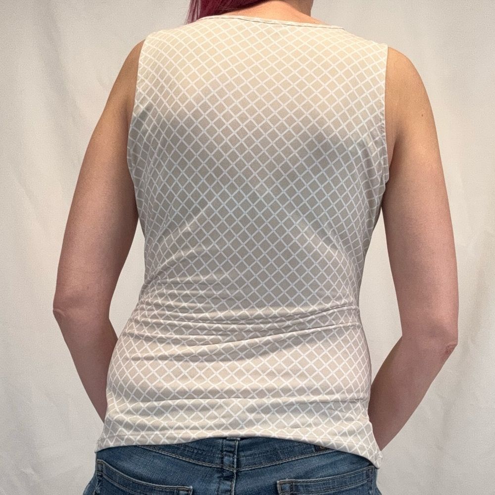 New York & Company Beige Geometric Keyhole Sleeveless Tank - Picture 2 of 12